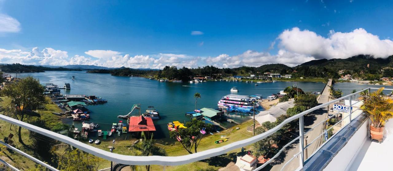 Aptos Vista Al Embalse, Frente Al Lago, Restaurantes, Bares Гуатапе Екстер'єр фото